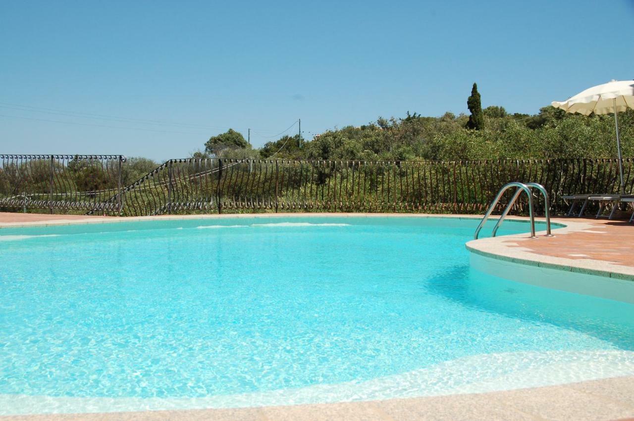 Hotel Li Graniti Baja Sardinia Exterior foto